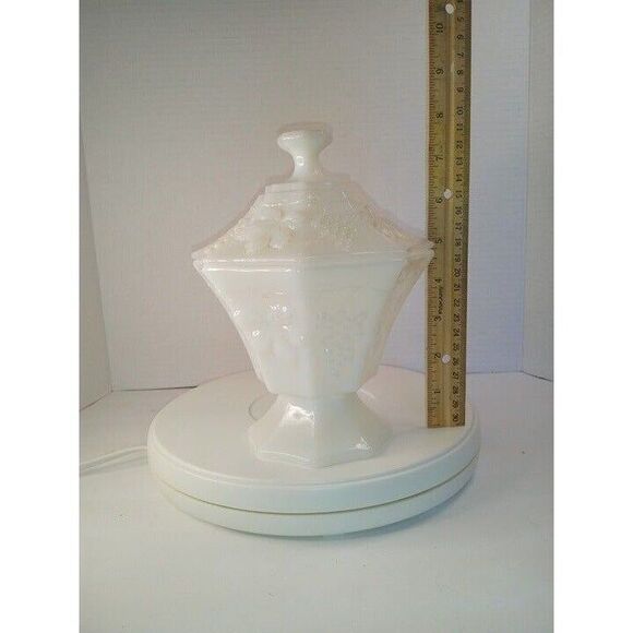 Vintage Anchor Hocking Milk Glass Grape and Leaves Octagon Candy Dish - Picture 10 of 10